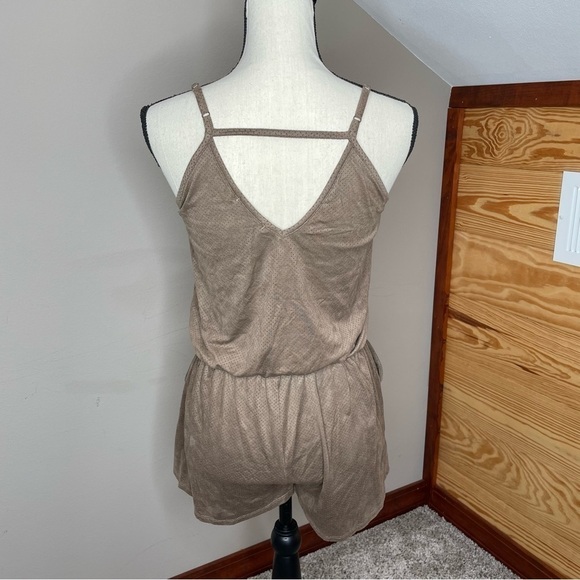 Free People Movement Tan Brown Faux Suede Sleeveless Romper Small NWT - Picture 3 of 10